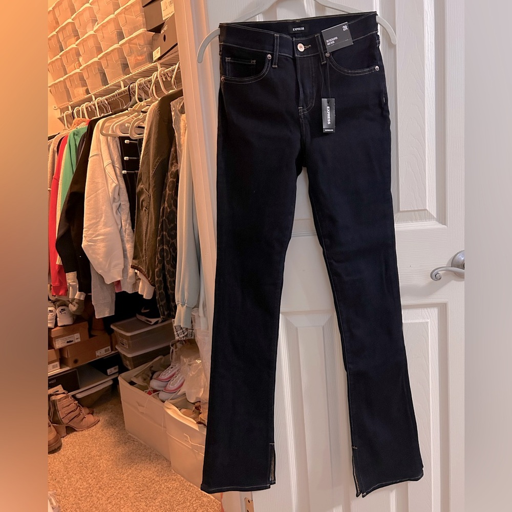 Express mid-rise skyscraper jeans size 2R. NWT